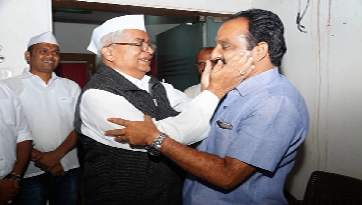 त्याक्षणी बाळासाहेब भिलारेंनी वचन देताच मकरंद पाटील गहिवरले