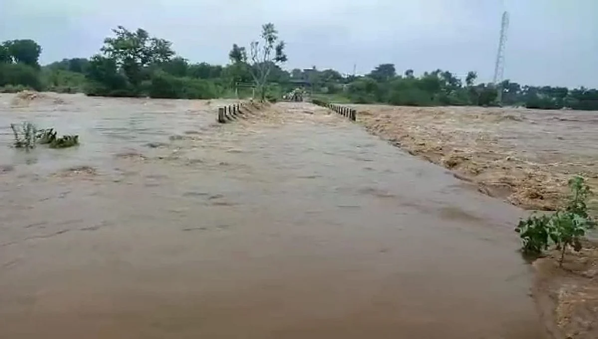 जामनेर तालुक्यात अतिवृष्टी; अनेक गावांमध्ये शिरले पाणी