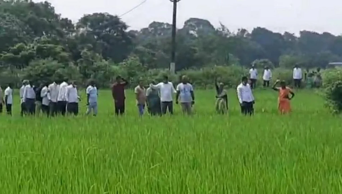 भूमिहीन होणाऱ्या शेतकऱ्यांचे आक्रोश आंदोलन...