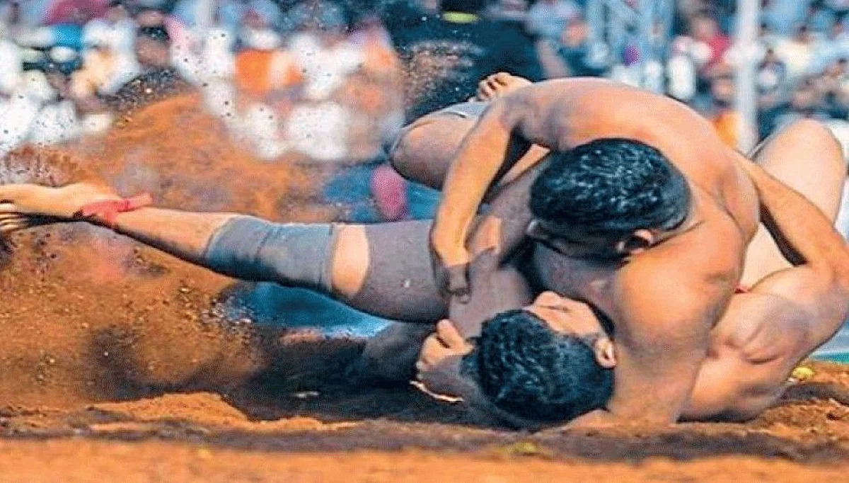 कुस्तीपटूचा मान मुरगळल्याने मैदानावरच तडफडून मृत्यू; पाहा Video