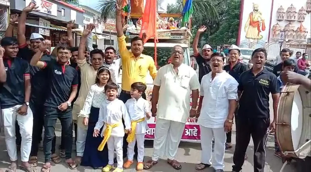 बाप्पाच्या स्वागतासाठी धुळेकर सज्ज; बाजारात गर्दी
