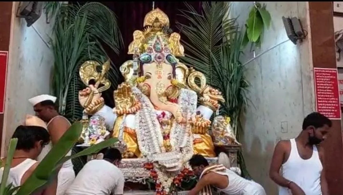 लोकमान्य टिळकांना प्रेरणा देणाऱ्या आजोबा गणपतीची प्रतिष्ठापना संपन्न