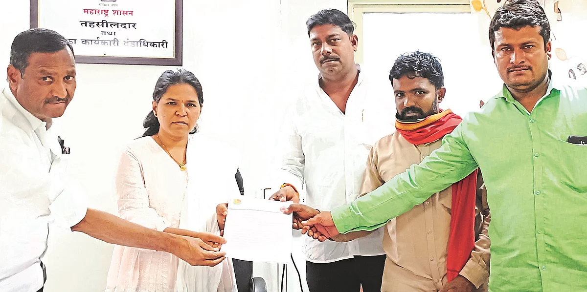 नदीपात्रात टाकला बेकायदा भराव, शेतात घुसले पाणी