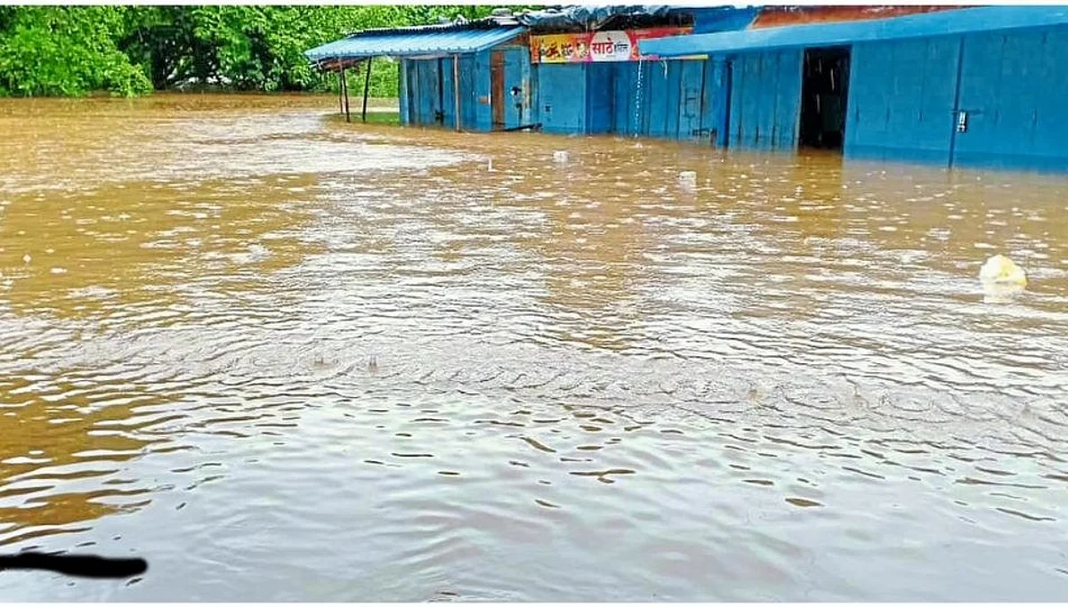 माखजन बाजारपेठ पाण्याखाली; रत्नागिरीत एनडीआरएफचे पथक दाखल