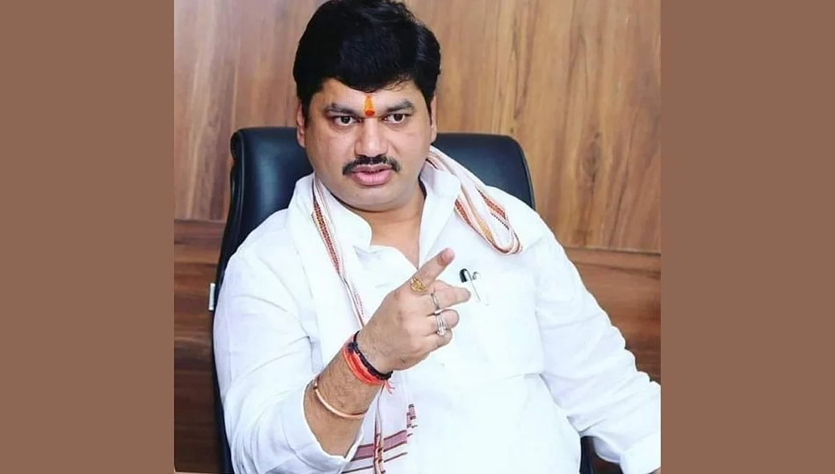 "२४ तास सतर्क राहा" बीड जिल्हा प्रशासनाला मुंडेंच्या सूचना!
