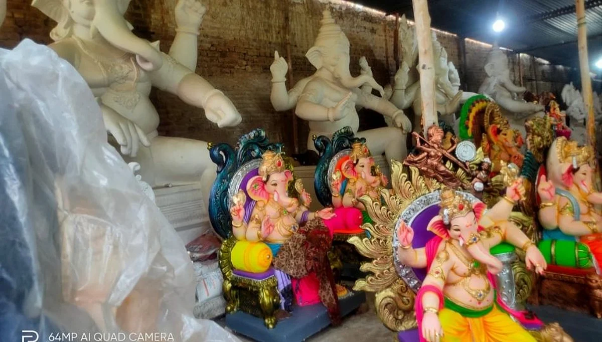 गतवर्षी बनविलेल्या गणेश मुर्ती विकल्याच जाईना; मुर्तीकारांना आर्थिक फटका