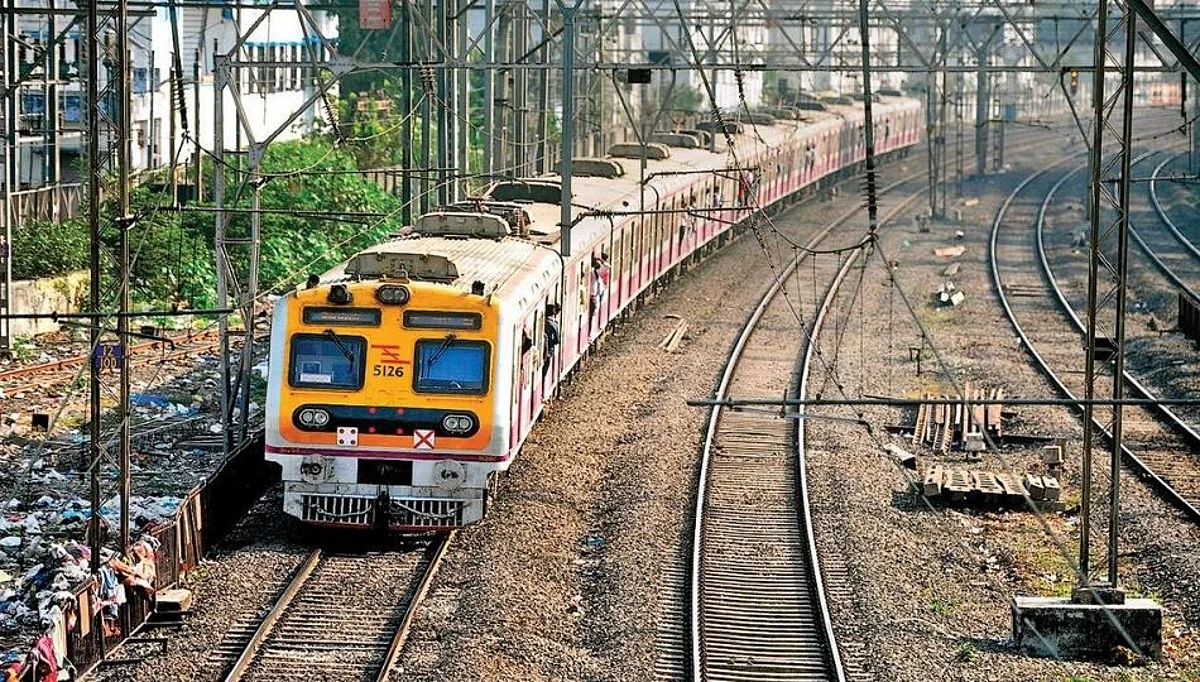 पश्चिम रेल्वेची लोकल वाहतूक विस्कळीत; ओव्हरहेड वायर तुटल्याने खोळंबा