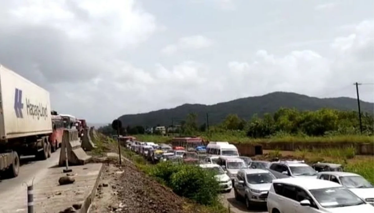 परतीच्या प्रवासात गणेशभक्तांना वाहतूक कोंडीचा फटका