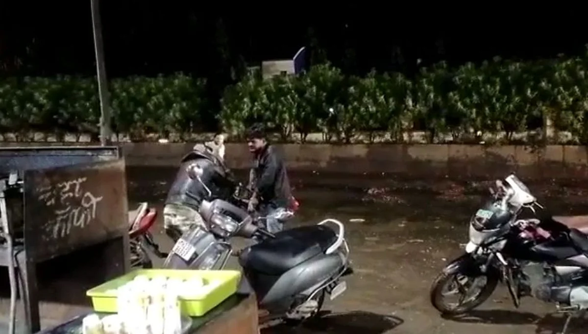 Beed : पोलीस अधिक्षक कार्यालयासमोर दोघांना तलवारीने मारहाण!