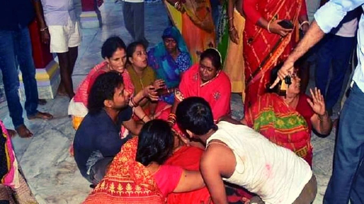 मंदिरातील पुजाऱ्यावर गोळीबार; स्थानिकांच्या मारहाणीत एक आरोपीचा मृत्यू