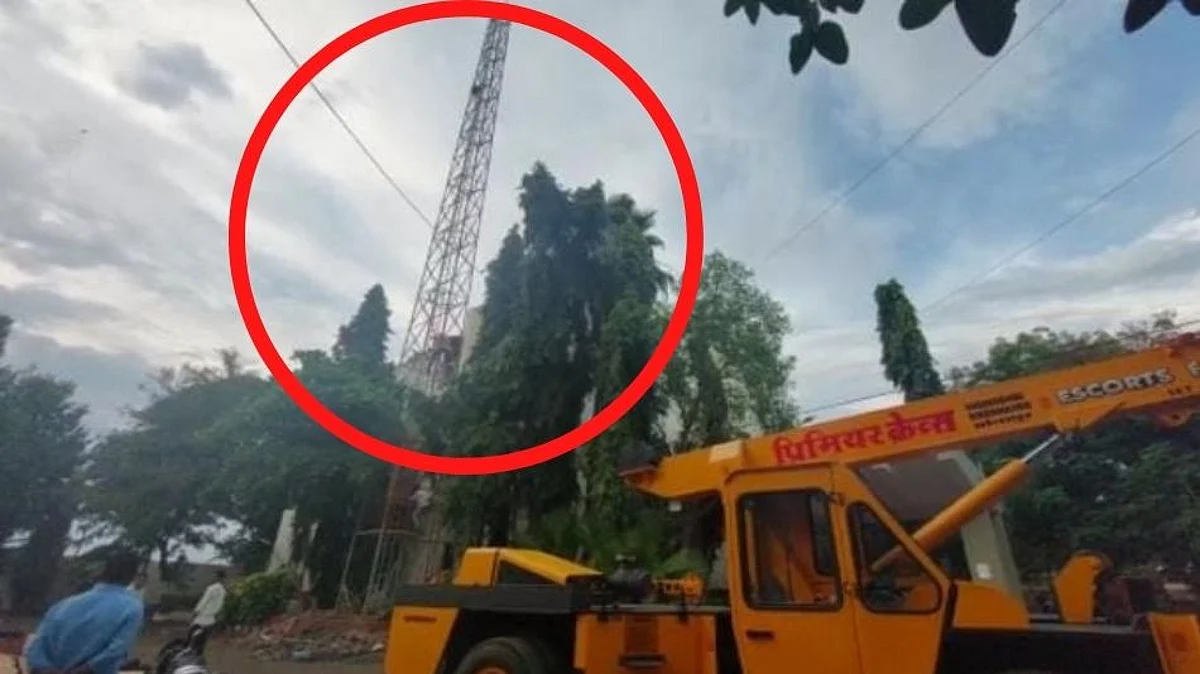 शोले स्टाईल आंदोलनाचं केंद्रबिंदू झालं भुईसपाट