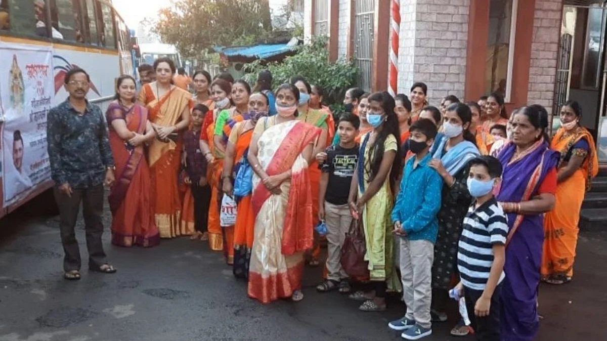 मावळमधील अकराशे महिला कोल्हापूरच्या अंबाबाई दर्शनासाठी रवाना, दिव्यांग महिलांचाही समावेश