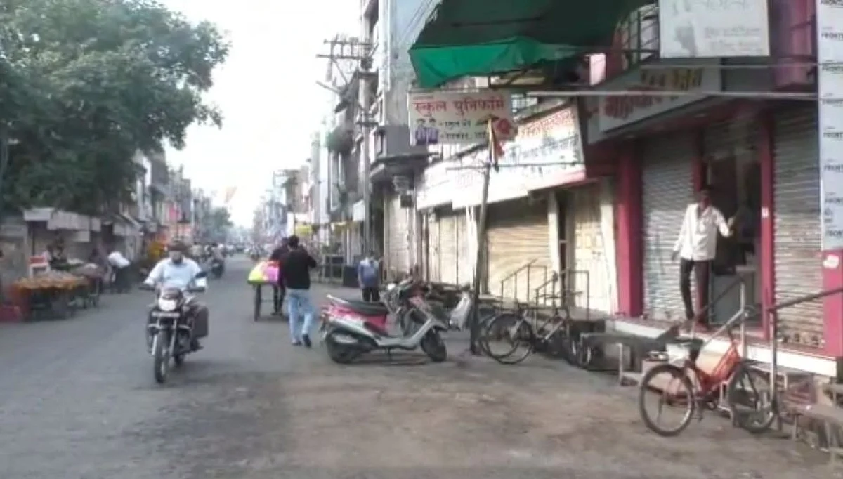 महाराष्ट्र बंदला धुळ्यात संमिश्र प्रतिसाद