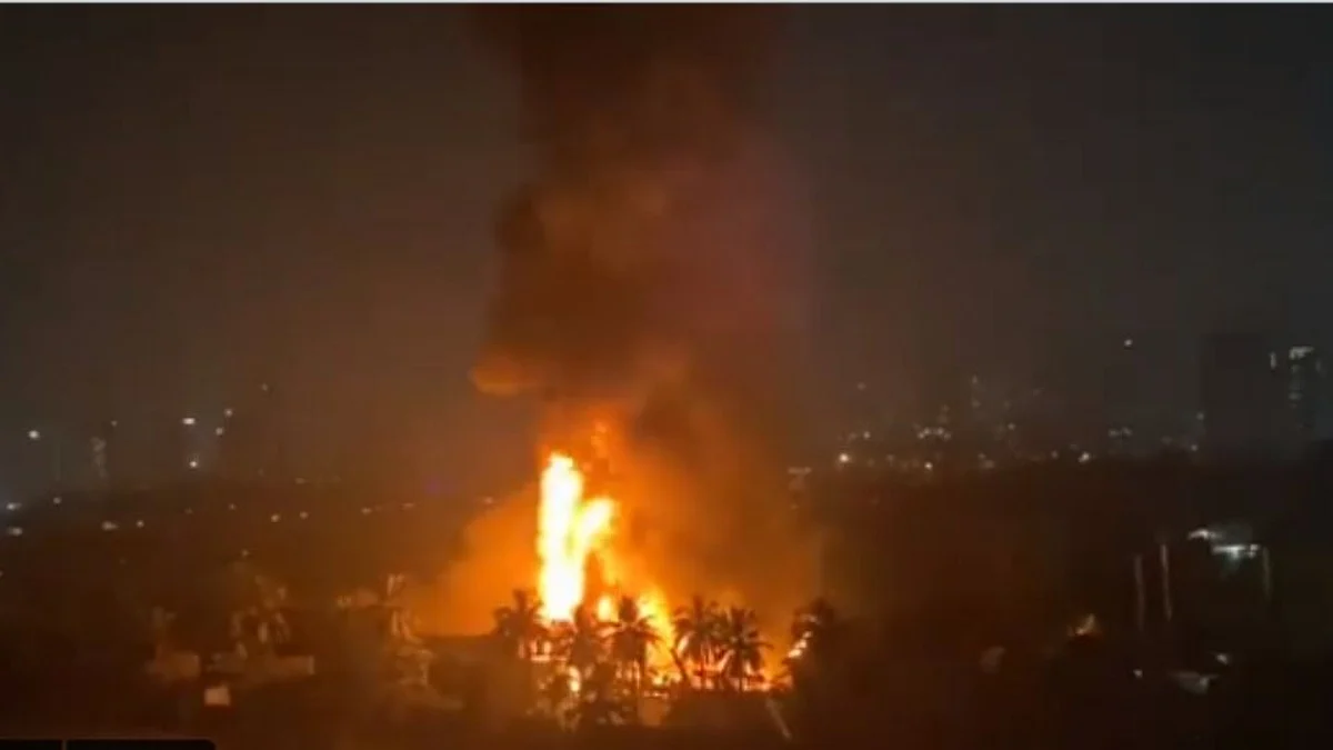 कांजूरमार्ग येथील सॅमसंग सर्विस सेंटरला भीषण आग; पाहा Video