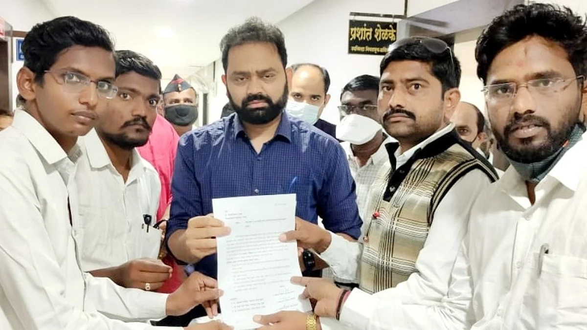फसवणूक करणाऱ्या विमा कंपनीवर गुन्हा करा; शेतकऱ्यांची मागणी