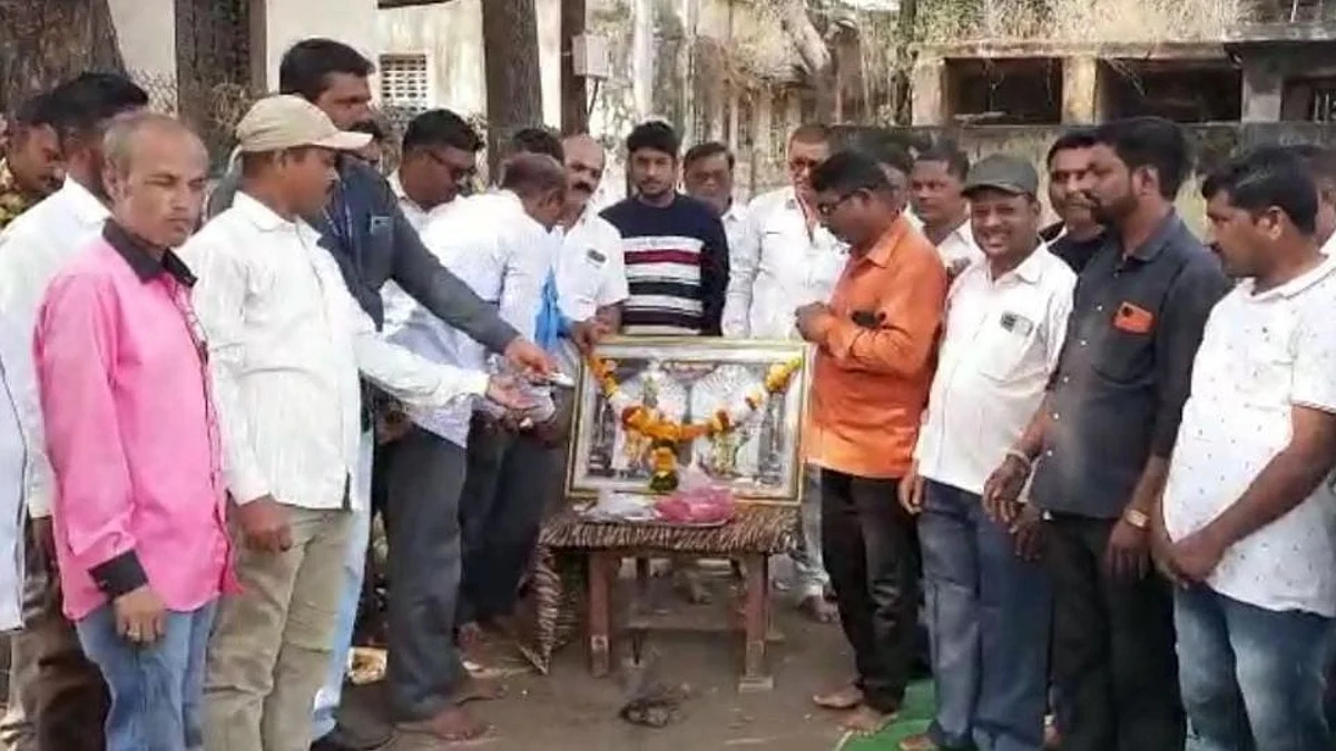 नंदुरबार : एसटी कर्मचाऱ्यांचे विठुरायाला साकडे