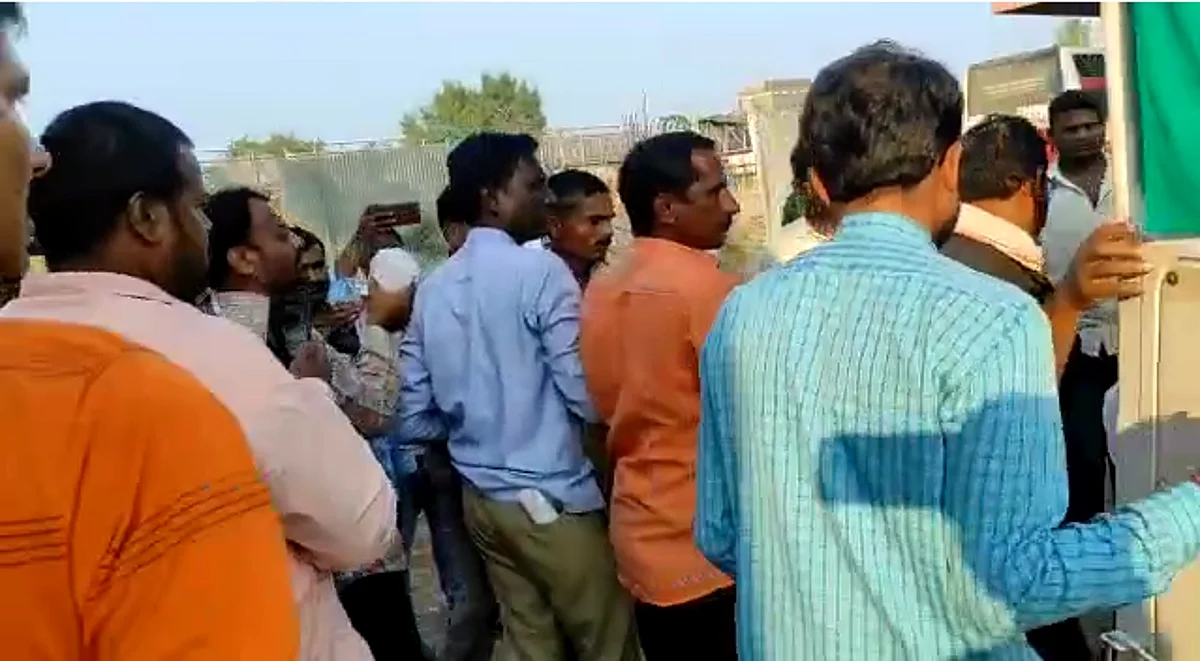 विभागीय नियंत्रकाच्या नोटीसने ST कर्मचाऱ्याला चक्कर; रुग्णालयात दाखल