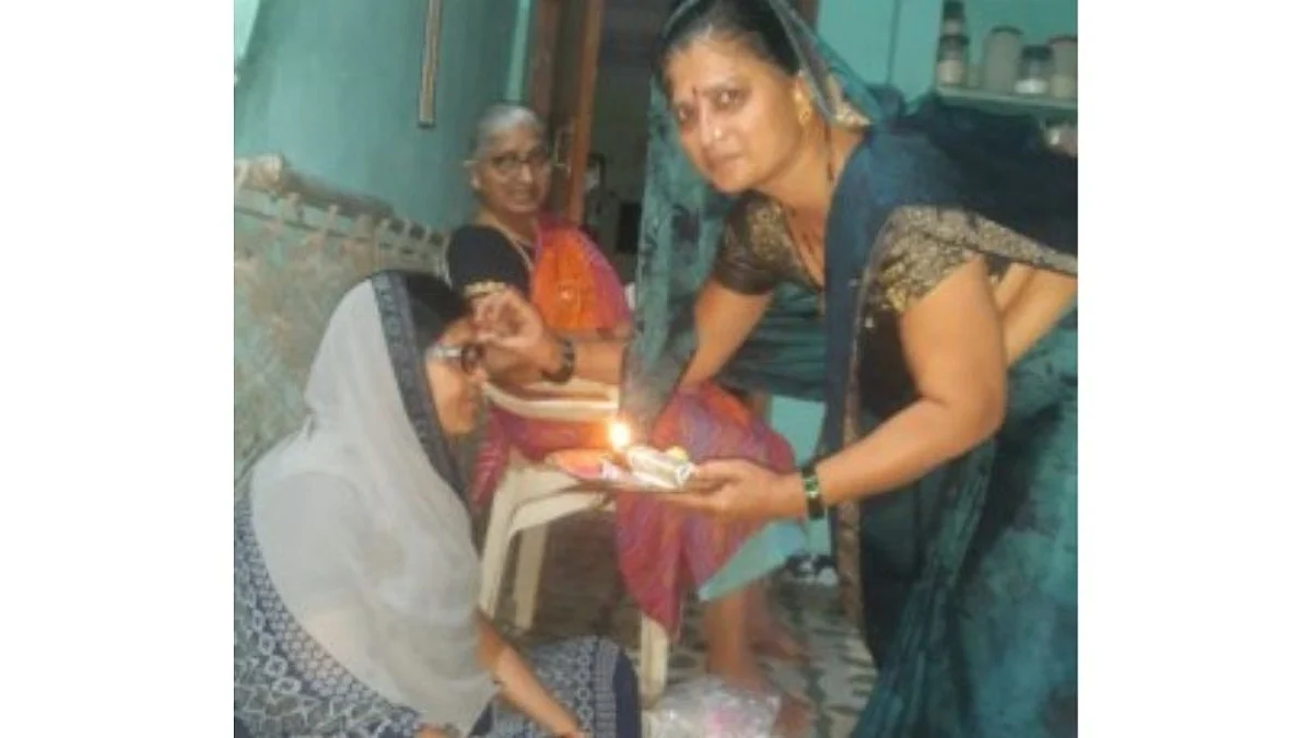 भावजायीला पाटावर बसवत नणंदांनी ओवाळले; माहेरी आल्यावर अनोखी भाऊबीज