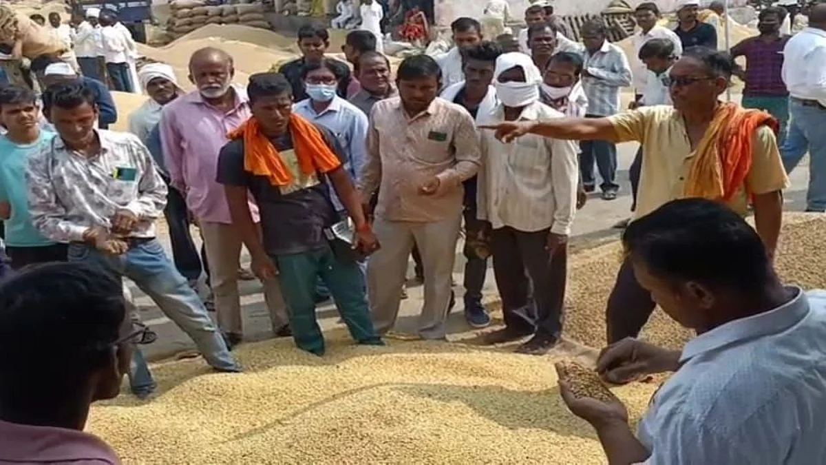 बोली पद्धतीने आणले शेतकऱ्यांचे 'अच्छे दिन'; अकोला कृषी उत्पन्न बाजार समितीमधील पद्धत