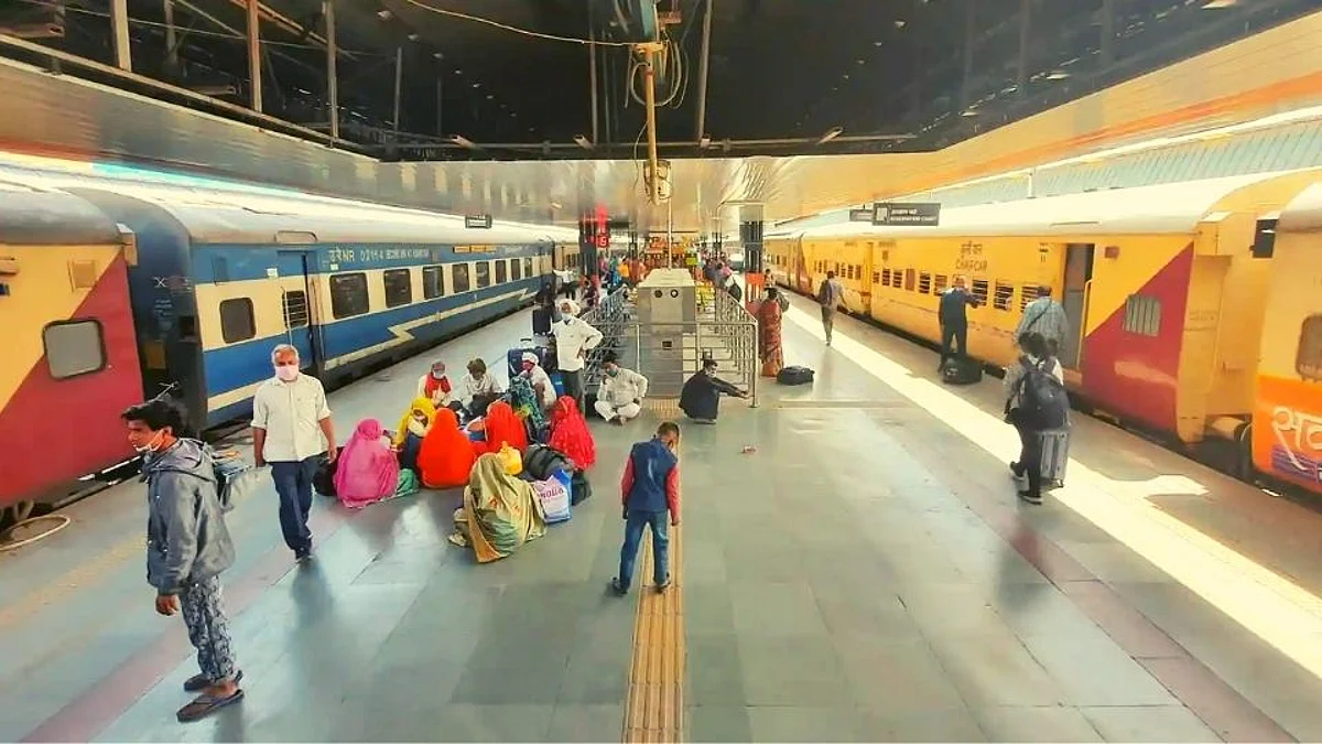 Railway: प्रवाशांना दिलासा! प्लॅटफॉर्म तिकिटाच्या शुल्कात मोठी कपात