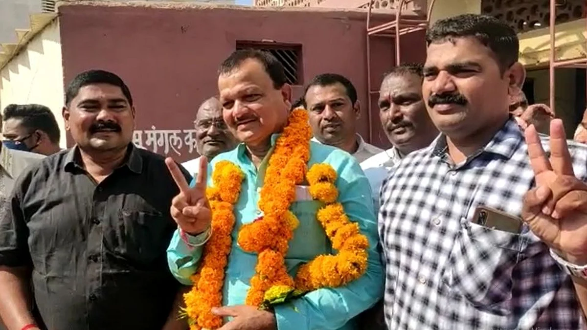 धुळे DCC त खासदार भामरे गटास धक्का; माजी आमदार प्रा. पाटील विजयी