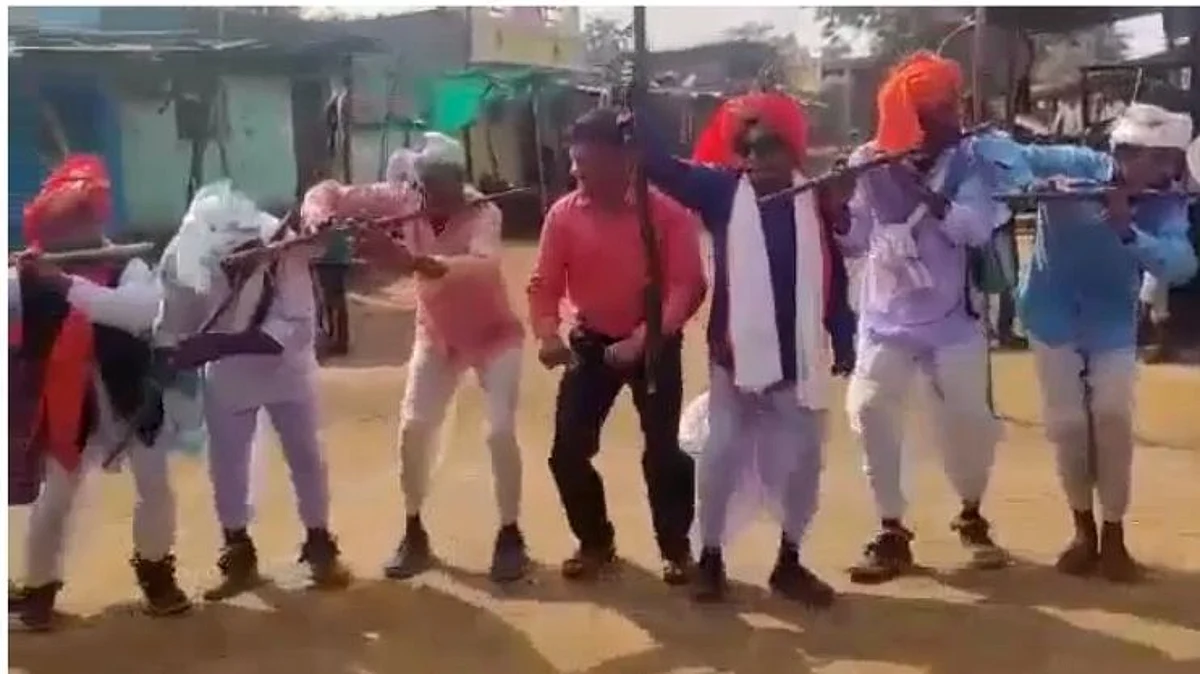 आरोग्य पथकांद्वारे मेळघाटात पाड्या-पाड्यांवर पोहोचून लसीकरण...