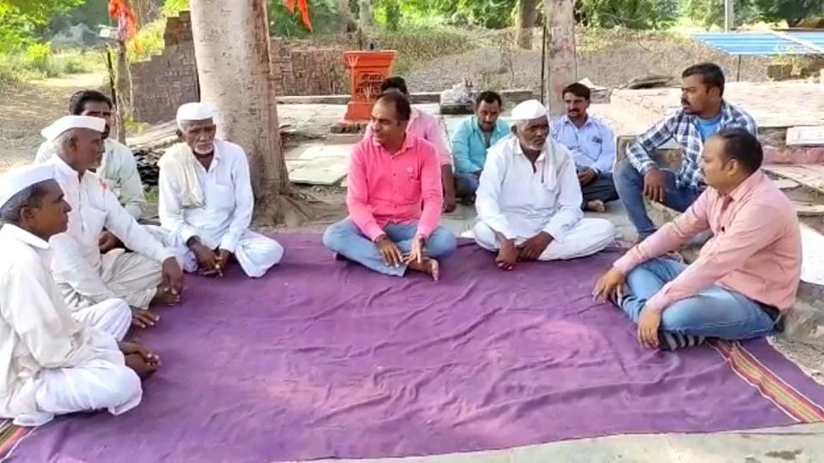 स्वाभिमानी शेतकरी संघटनेचे गावपातळीवर पारावर धरणे आंदोलन