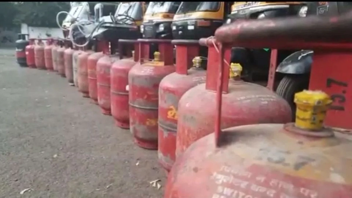 सोलापुरात घरगुती गॅसचा काळाबाजार; आठ जणांना अटक!