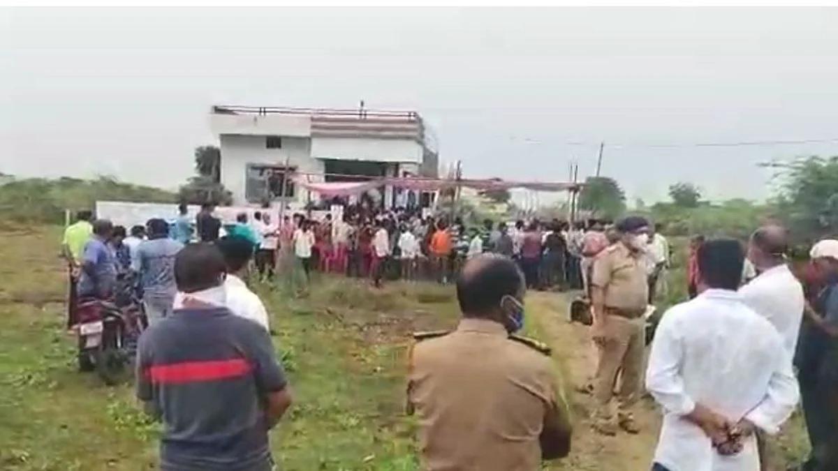 नक्षल कमांडर मिलिंद तेलतुंबडेवर लालगुडा येथे अंत्यसंस्कार (पहा Video)