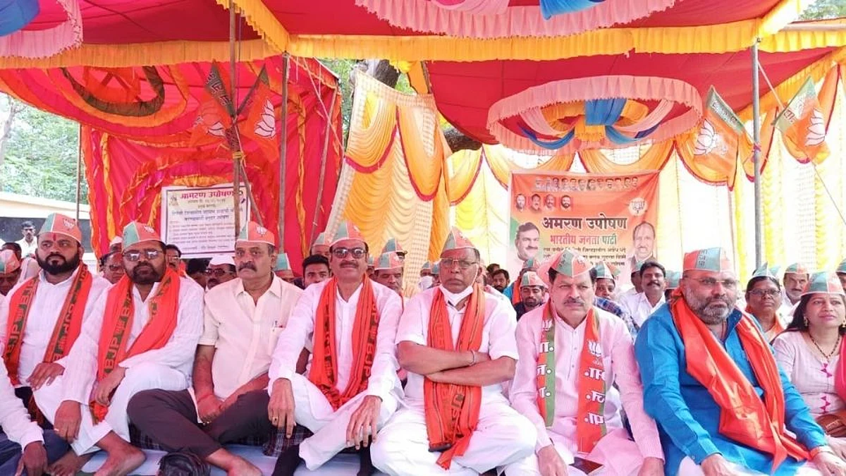 हिंगोलीत चक्क भाजप आमदार प्रशासनाविरोधात बसले उपोषणाला!