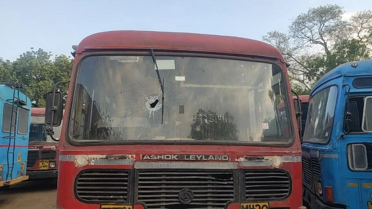 धक्कादायक : शासन निर्णय न पटल्याने ST कर्मचाऱ्याने काचेवरती मारला हात; हाताच्या नसा तुटल्या