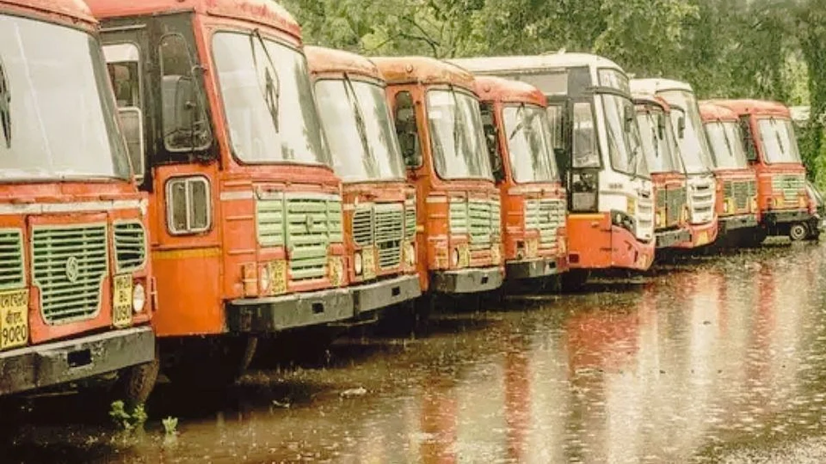 '24 तासात कामावर हजर व्हा, अन्यथा सेवा समाप्त'; एसटी महामंडळाची कामगारांना नोटीस
