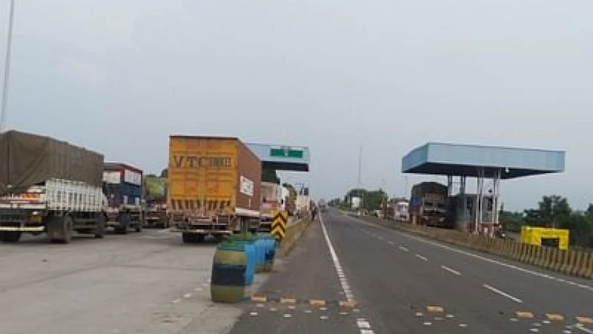 सीमा तपासणी नाक्यावर चार वजन काटे सील