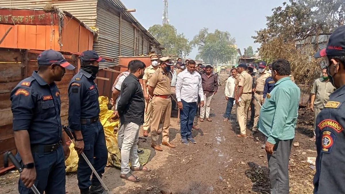 अकाेट : संचारबंदी आणखी २ दिवस वाढली; पोलिसांचा तगडा बंदोबस्त