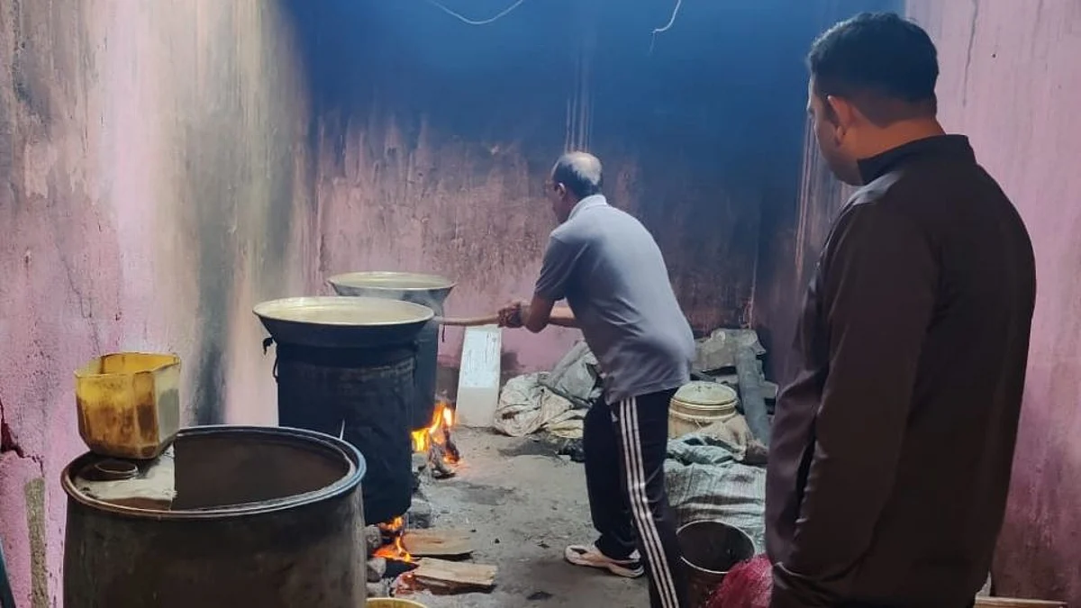 गावठी हातभट्टी अड्ड्यावर पोलिसांचे छापे; 6 लाखांचा मुद्देमाल जप्त!