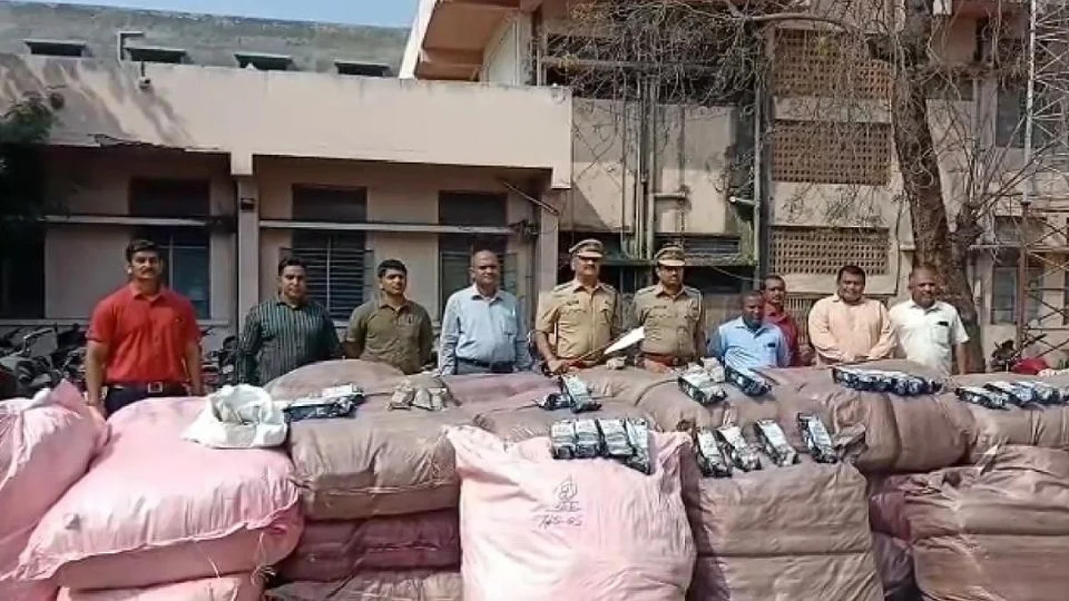 धान्याच्या आडून गुटख्याची वाहतूक