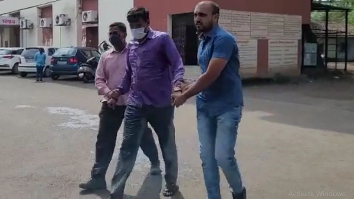 सातारा : न्यायासाठी शेरेवाडीतील युवकाचा आत्मदहनाचा प्रयत्न