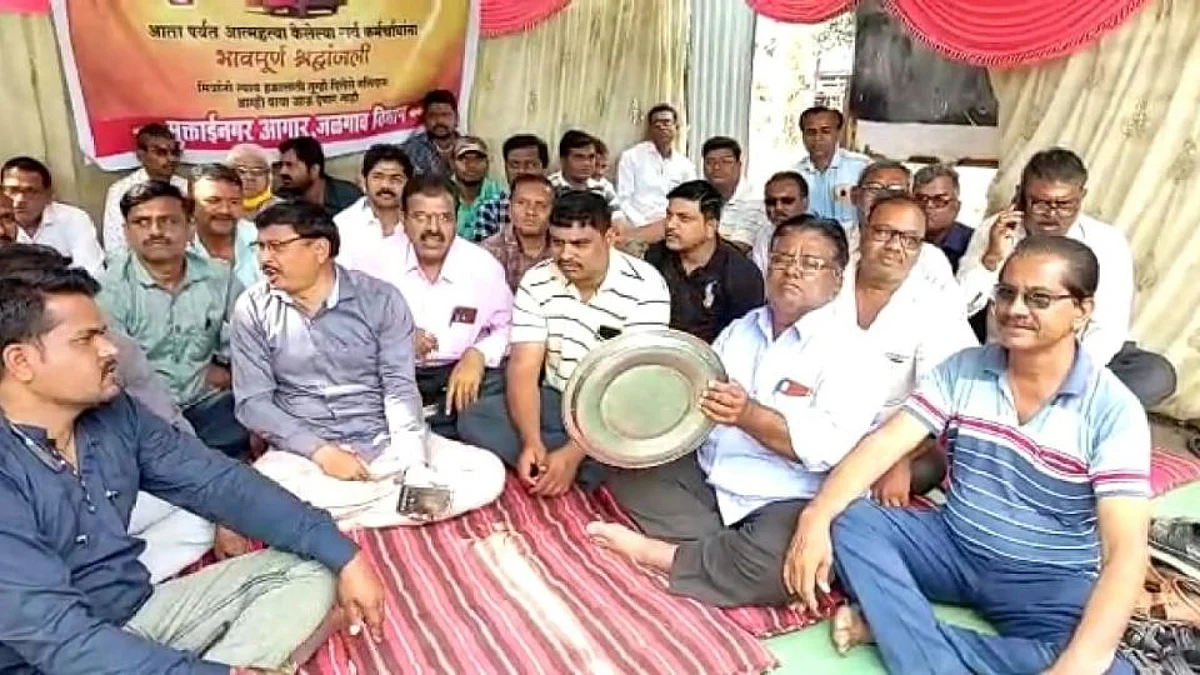 मुक्ताईनगरमध्ये एसटी कर्मचारीतर्फे थाळीनाद