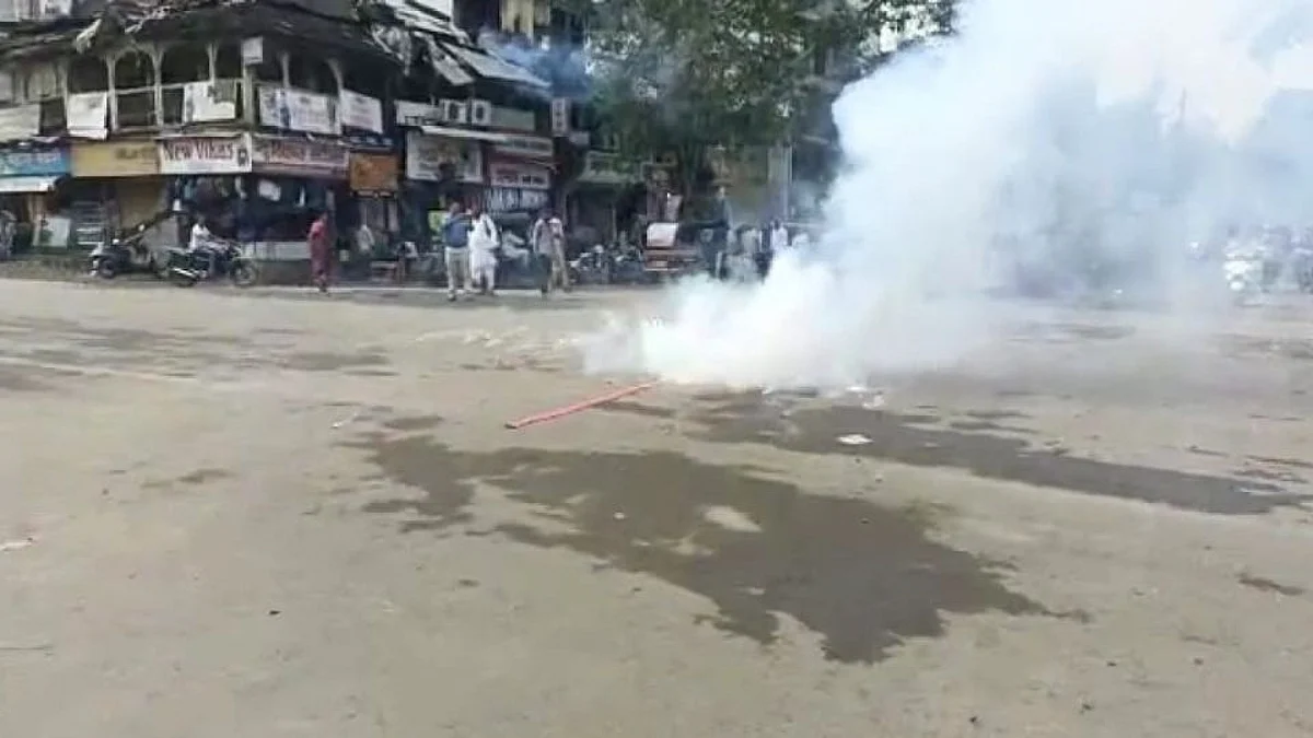 कृषी कायदे रद्द..जळगावात लोकसंघर्षने फोडले फटाके
