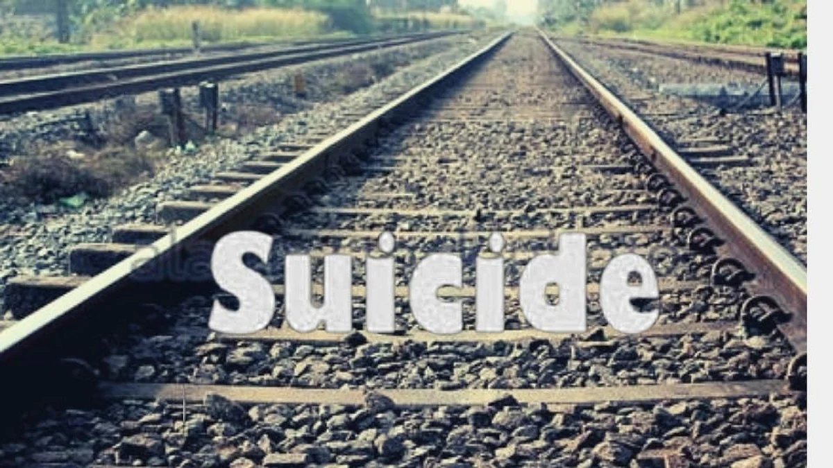 5 दिवसांवरती लग्न असताना मुलगी गेली पळून, बापाने केली आत्महत्या; मुलीला घरात न घेण्याचा दिला बायकोला सल्ला