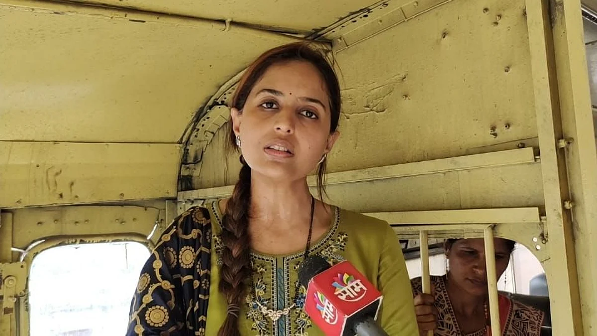 एसटीवरून प्रीतम मुडेंनी केली महाविकास आघाडी सरकारवर सडकून टीका...