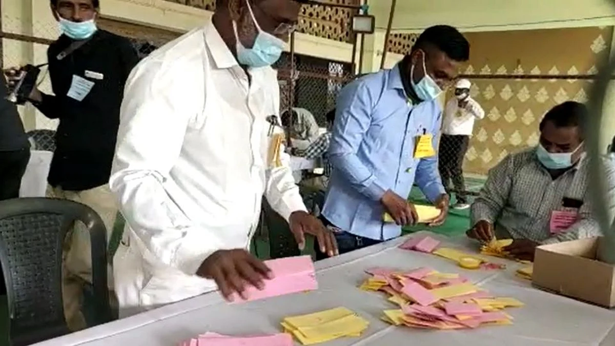 धुळे DCC त 'महाविकास' २ जागांवर; साेनवणेंच्या पराभवने धक्का