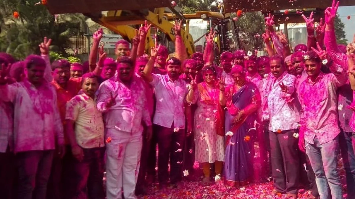 DCC त मविआ १६, भाजप १; जयश्री पाटलांवर जेसीबीने गुलालाची उधळण