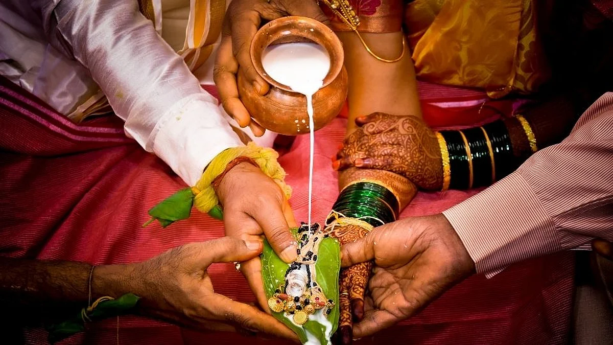 घरच्यांचा दावा बाल संरक्षण समितीने खोडला; जन्मतारखेचा दाखला देत बालविवाह रोखला