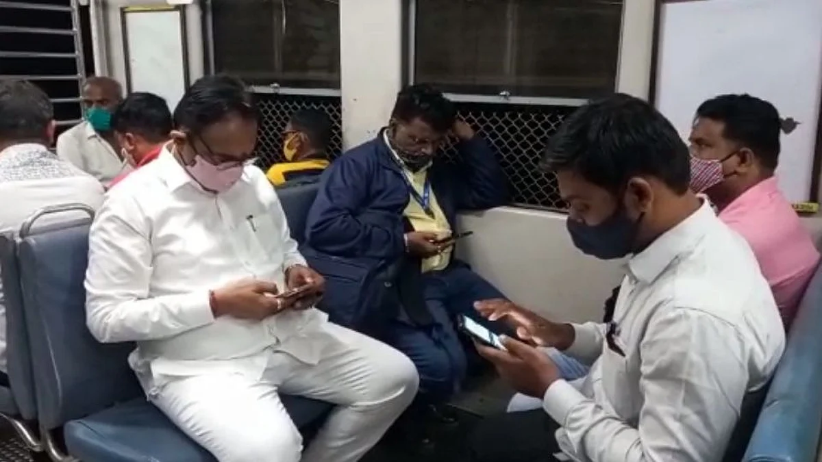 'शरद महोत्सव २०२१' उद्घाटनासाठी जयंत पाटलांची लोकलवारी!