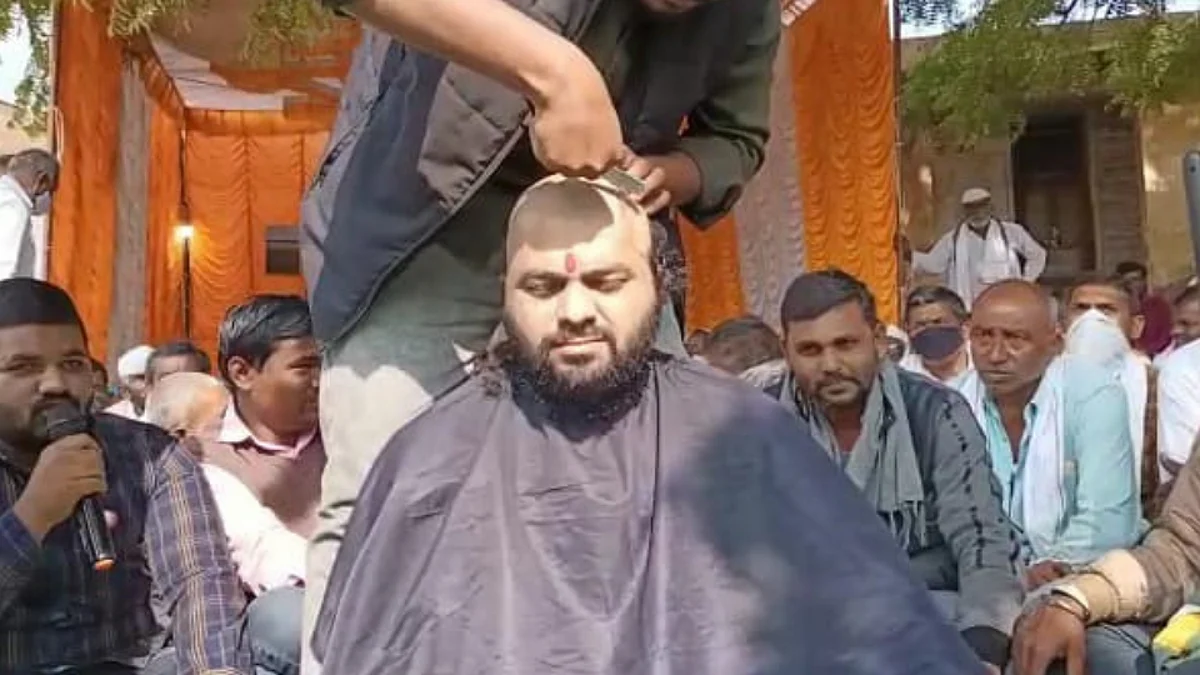 Ravikant Tupkar: शेतकऱ्यांना पिकविमा नाकारल्याच्या निषेधार्थ रविकांत तुपकरांचे मुंडन आंदोलन