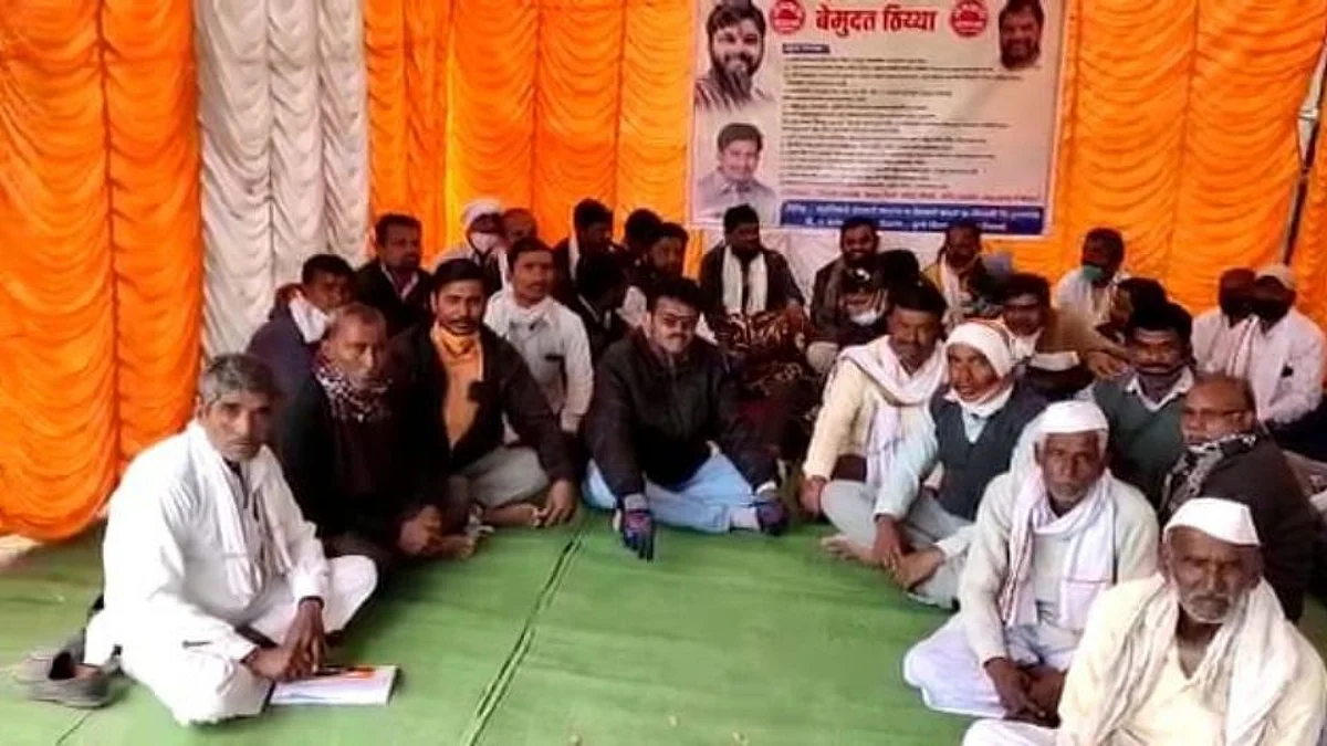 पिक विमा प्रश्नी दखल न घेतल्याने शेतकऱ्यांसह स्वाभिमानीचे कृषी विभागासमोर आंदोलन