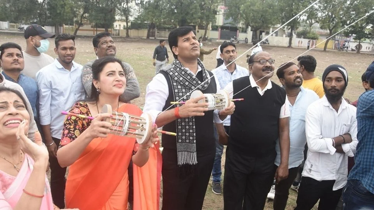 बच्चे कंपनीसोबत राणा दांपत्याने लुटला पतंगबाजीचा आनंद !