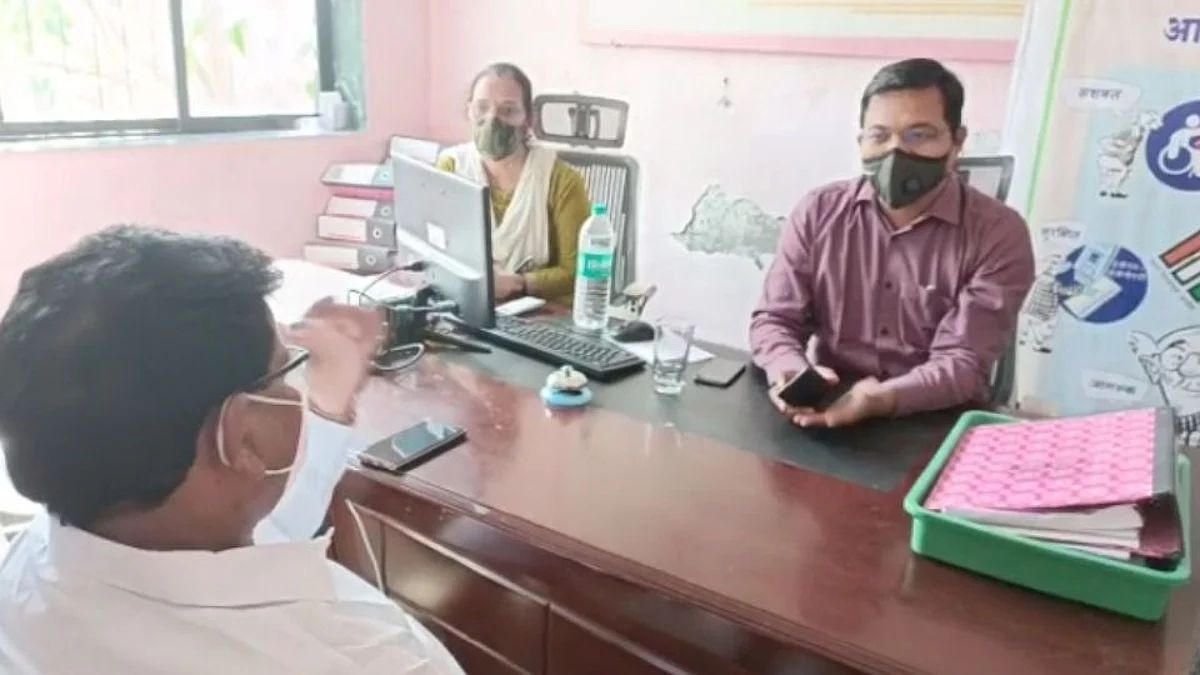 मतदार यादीत घोळ! भाजपचा निवडणूक अधिकार्यांना घेराव
