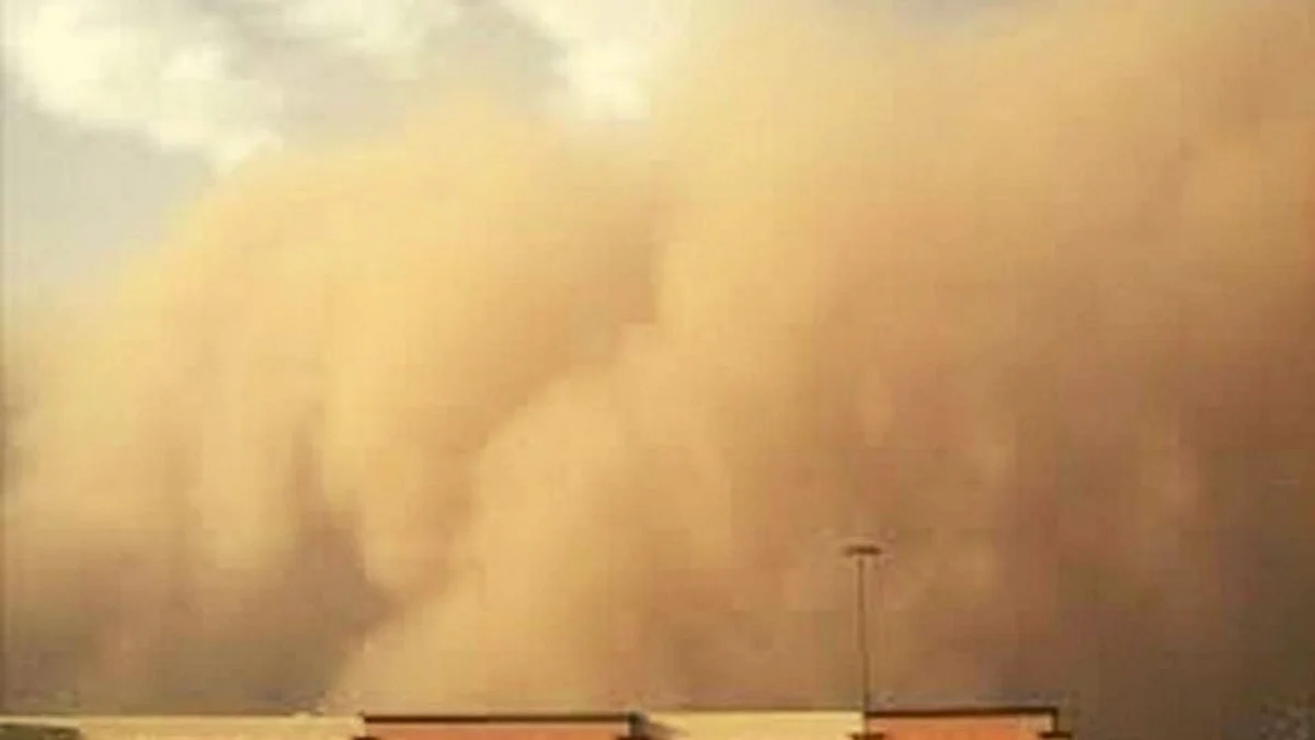 Dust Storm Pakistan: पाकिस्तानातील धुळीचं वादळ मुंबईत! सावध राहण्याचा इशारा